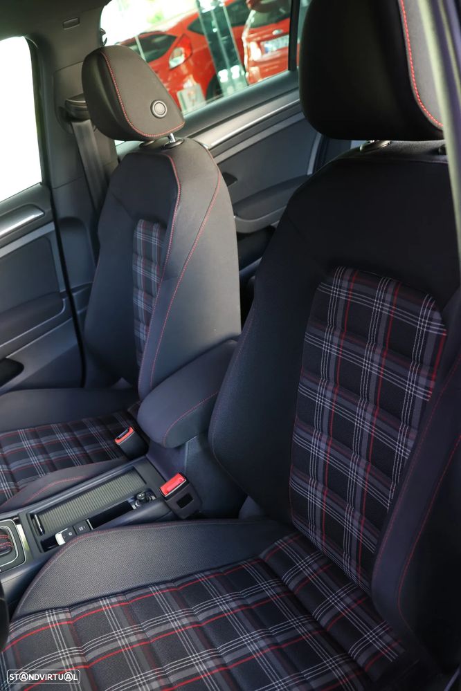 VW Golf GTI (BlueMotion ) DSG Performance - 11