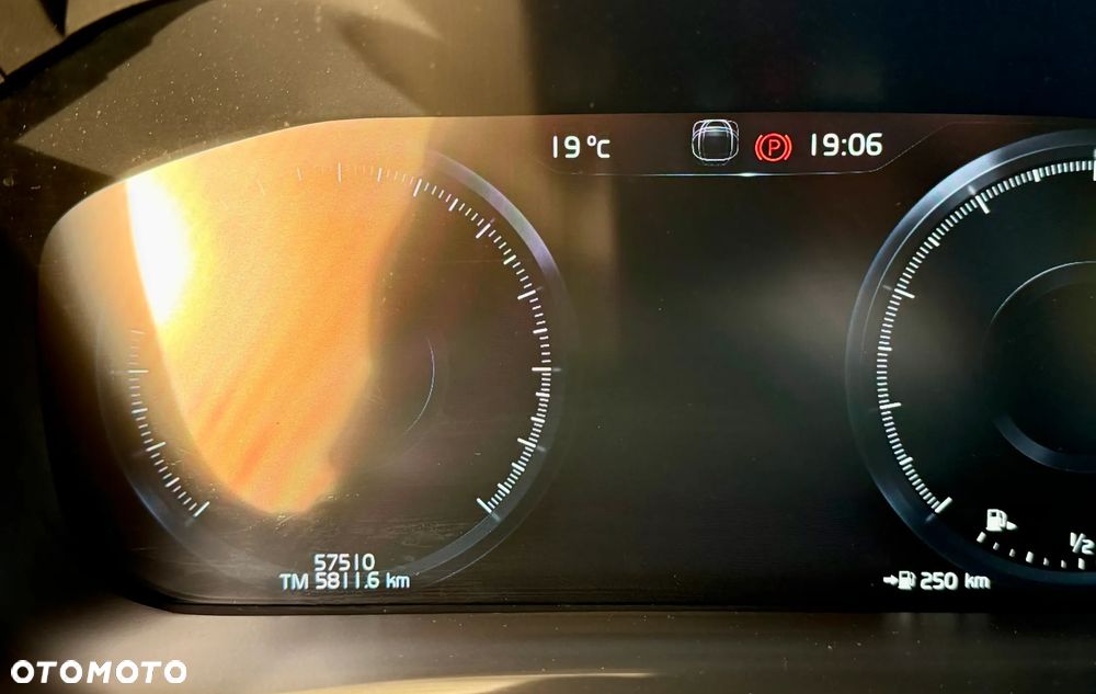 Volvo XC 60 B5 B AWD Momentum Pro - 11