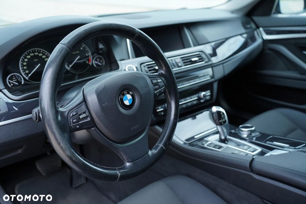 BMW Seria 5 520d Touring Sport Line - 19