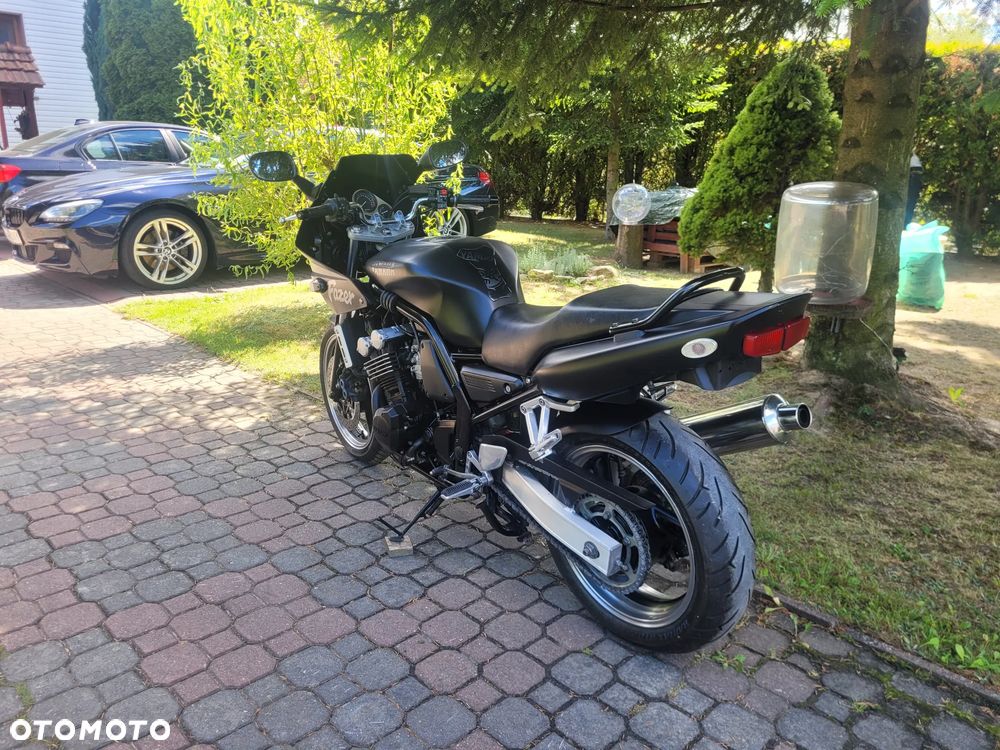 Yamaha FZS - 27