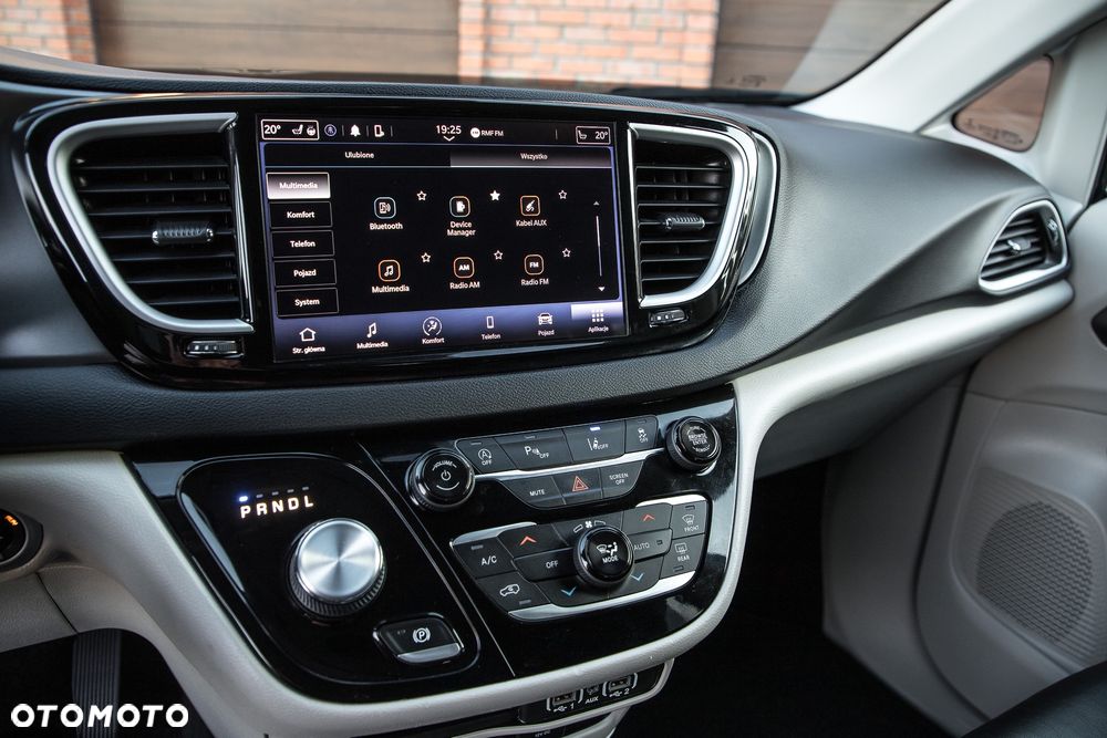 Chrysler Pacifica - 20
