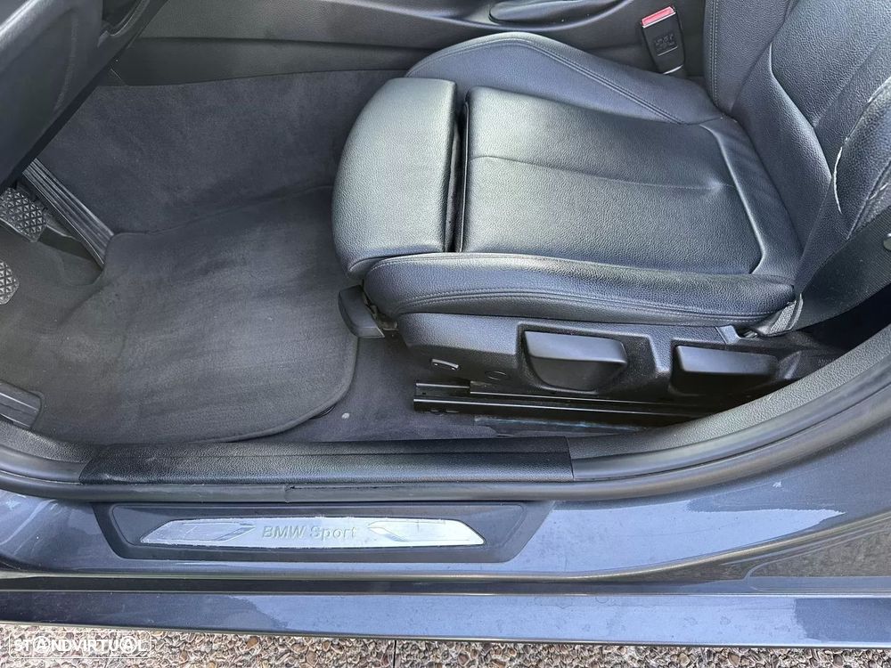 BMW 318 d Sport Line - 30
