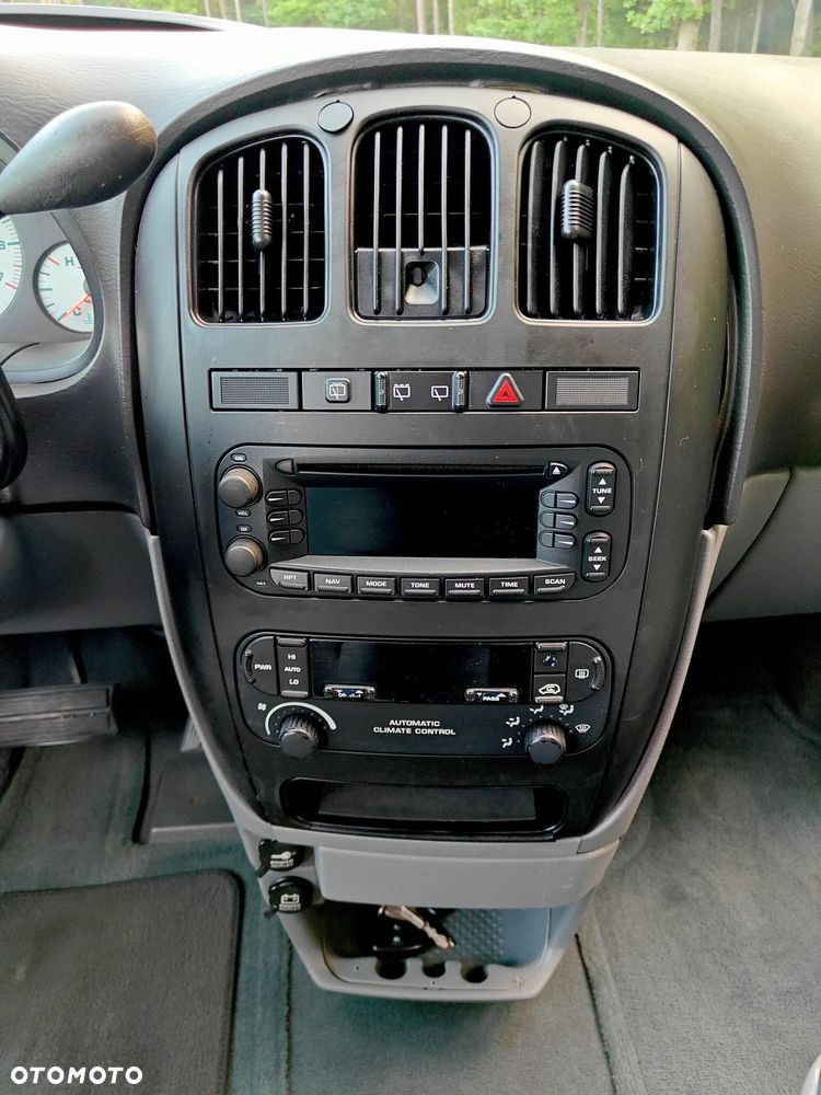 Chrysler Grand Voyager - 24