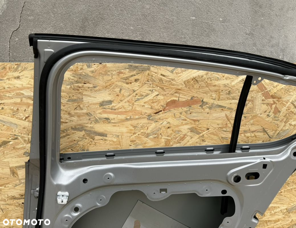 DRZWI TYŁ TYLNE PRAWE RH VOLVO C40 22+ SREBRNE ORYGINAŁ - 10