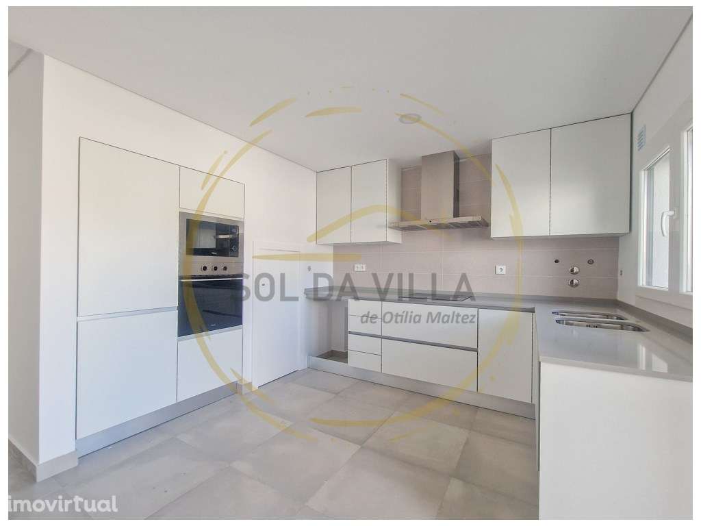 Moradia Geminada T3 - Fernão Ferro, Seixal - 495.000€ - Grande imagem: 3/17