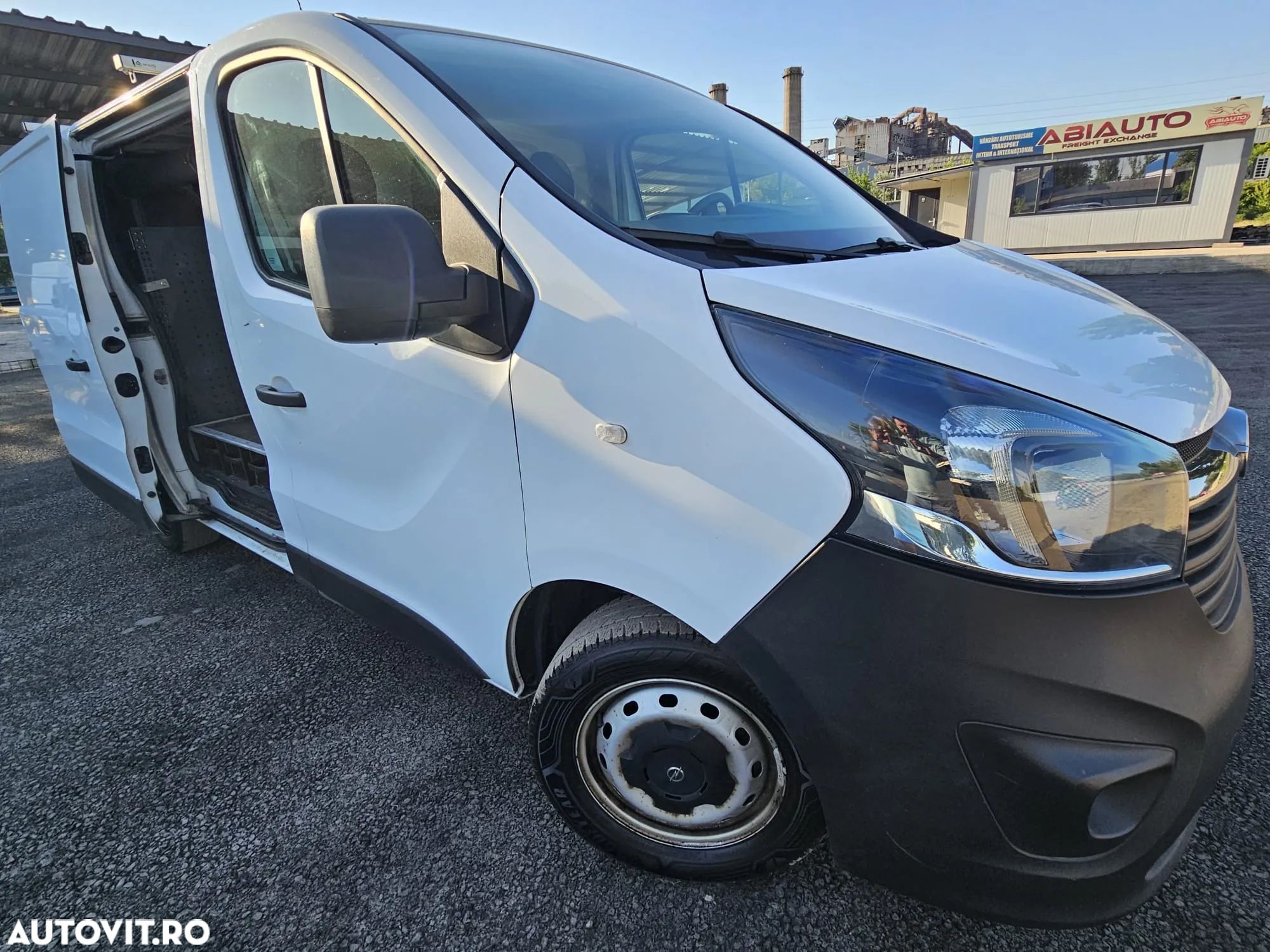 Opel Vivaro - 1
