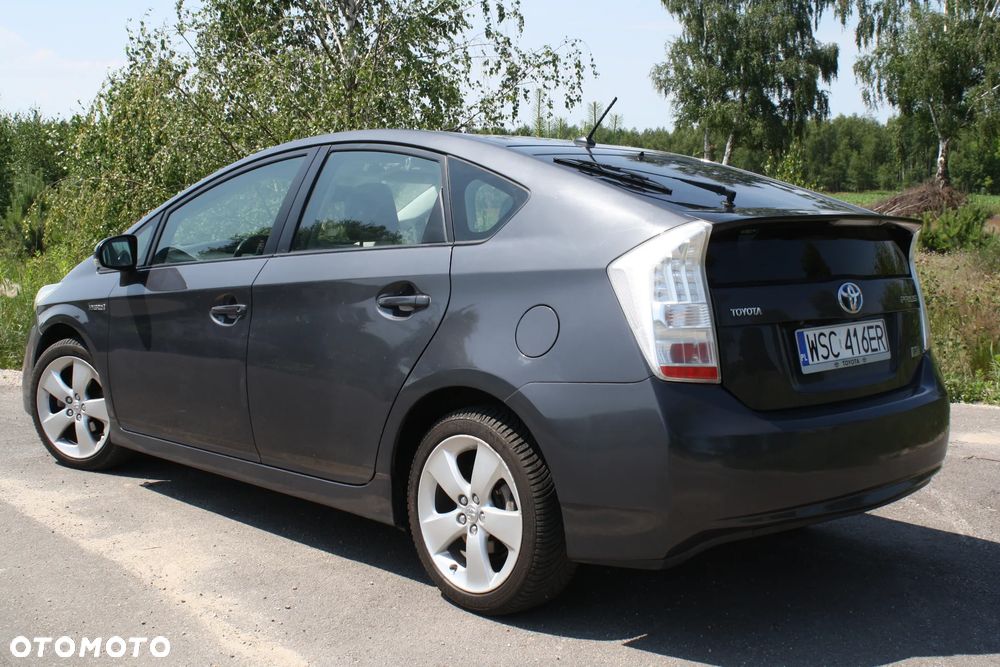 Toyota Prius 1.8 HSD Prestige - 11