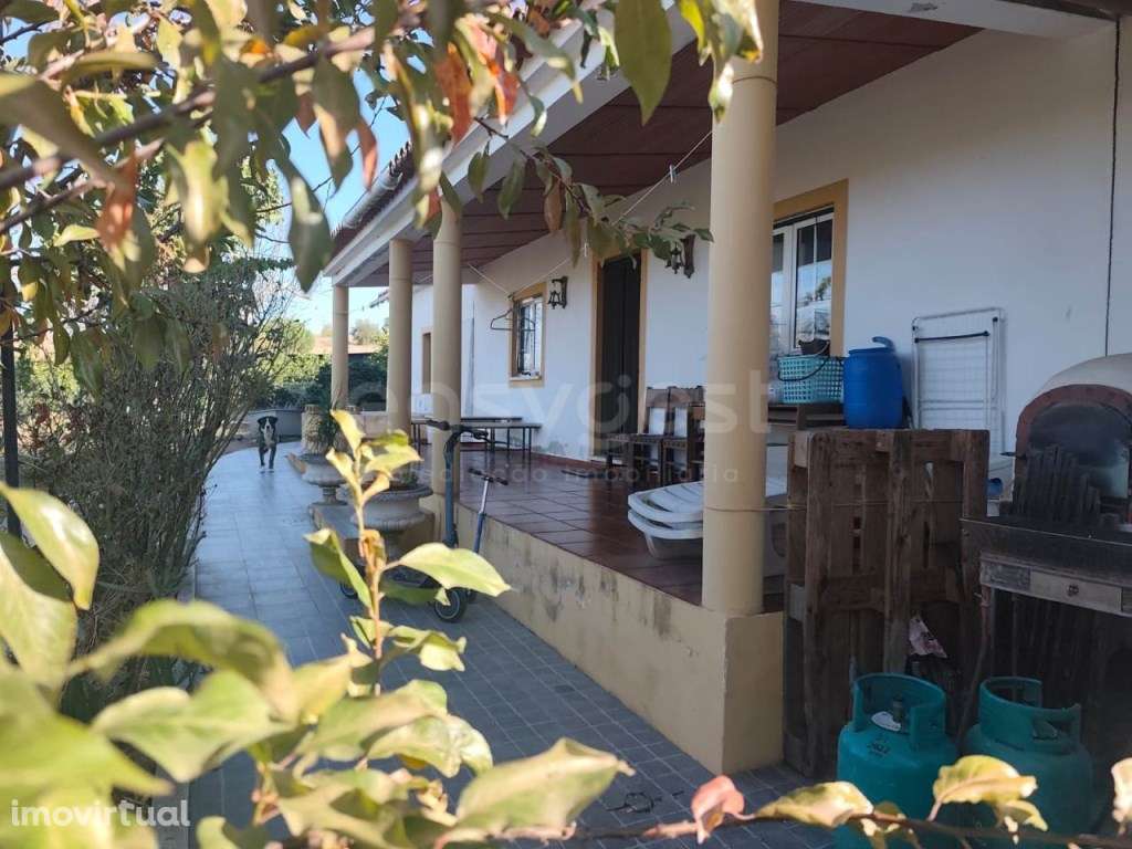 Moradia localizada em Faro do Alentejo, inserida num terreno com 31... - Grande imagem: 2/36