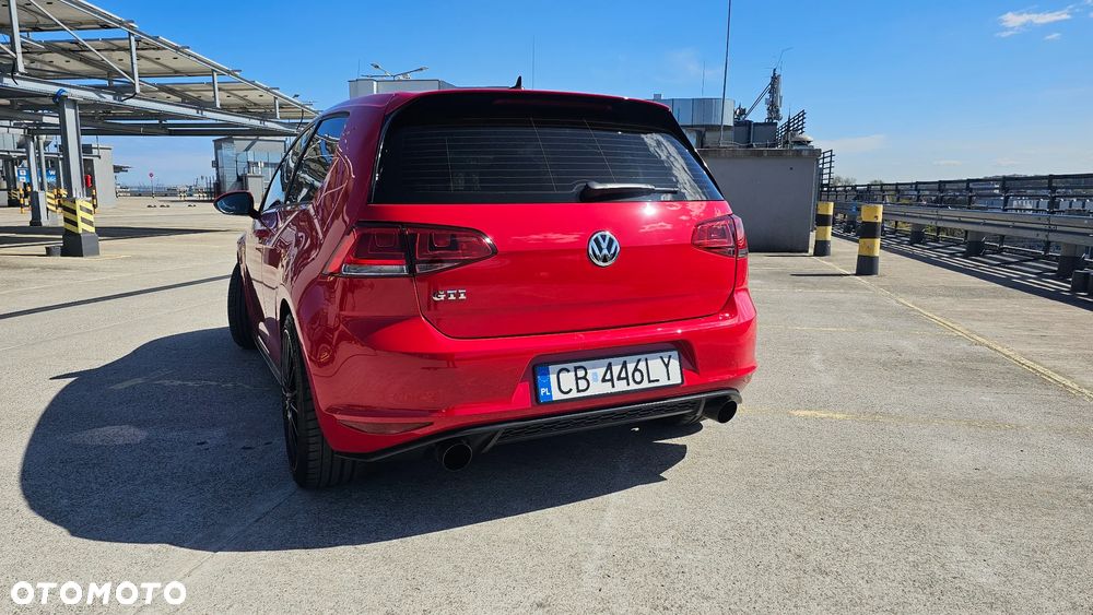 Volkswagen Golf - 6