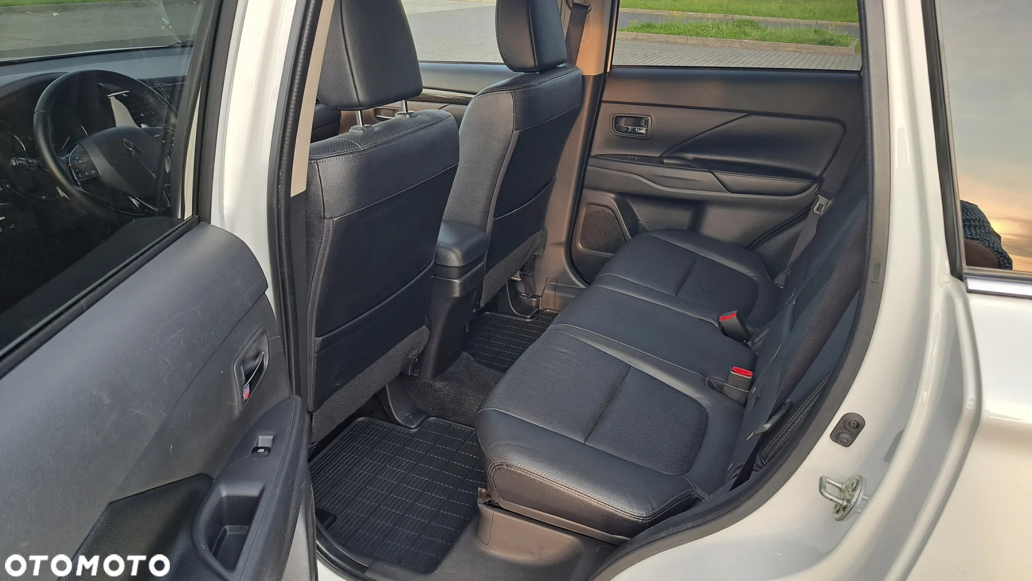 Mitsubishi Outlander 2.0 Instyle Navi 4WD CVT - 11