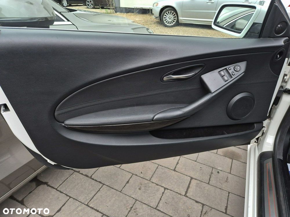 BMW Seria 6 650 i - 12