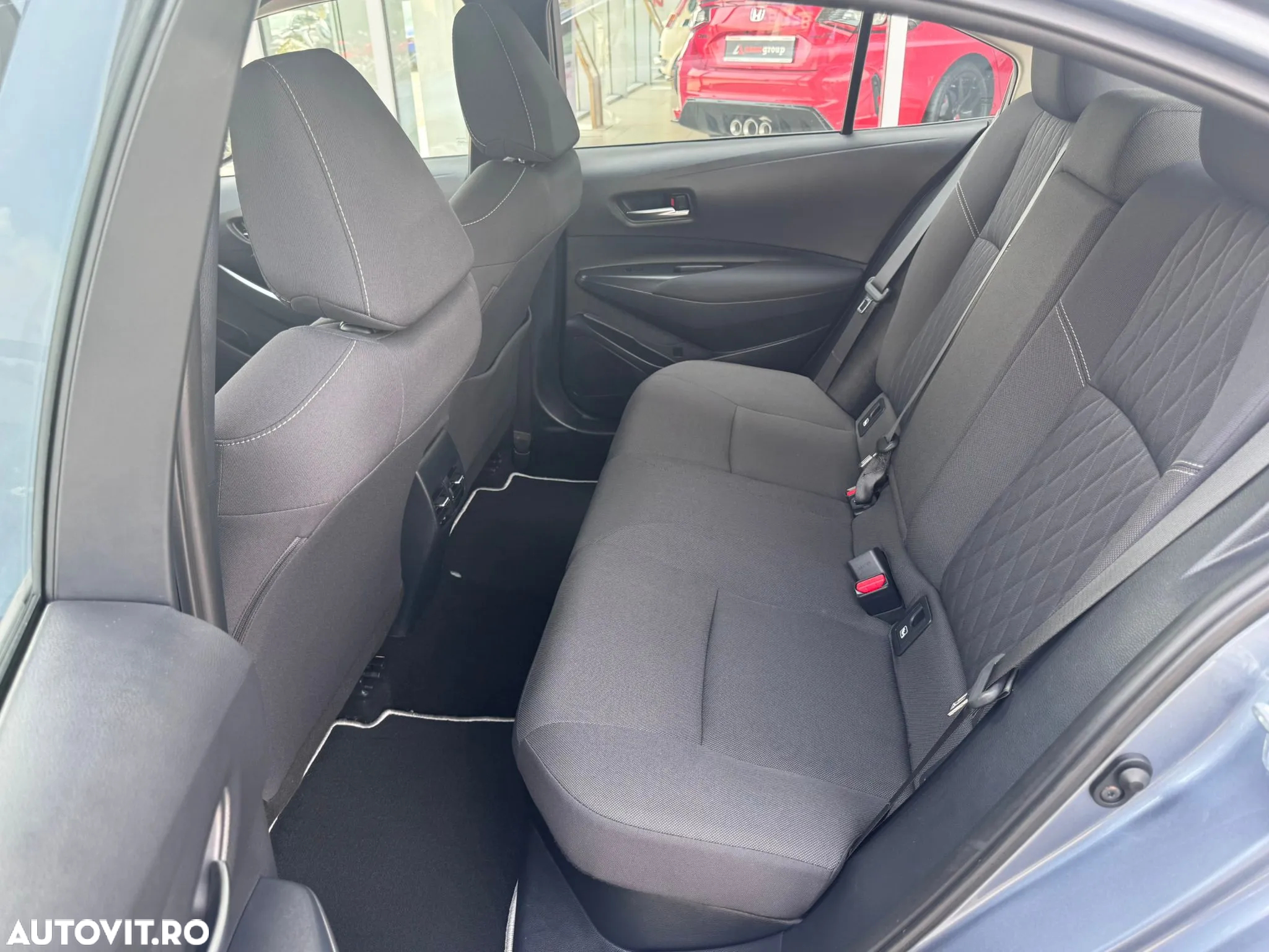 Toyota Corolla 1.8 HSD Business - 12