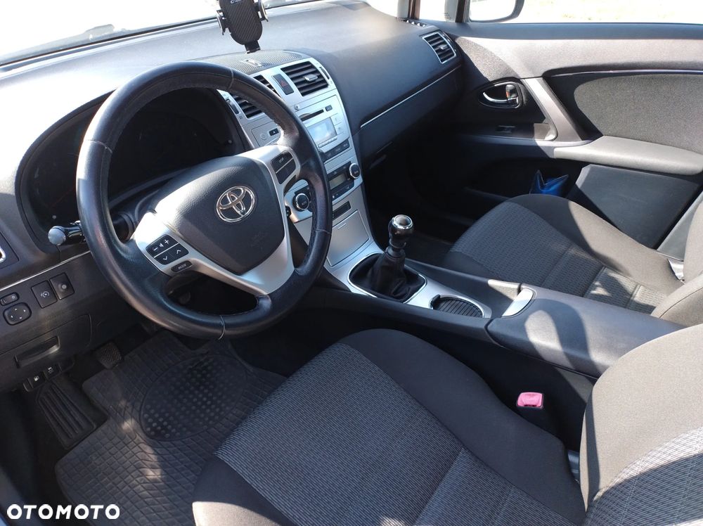 Toyota Avensis - 10