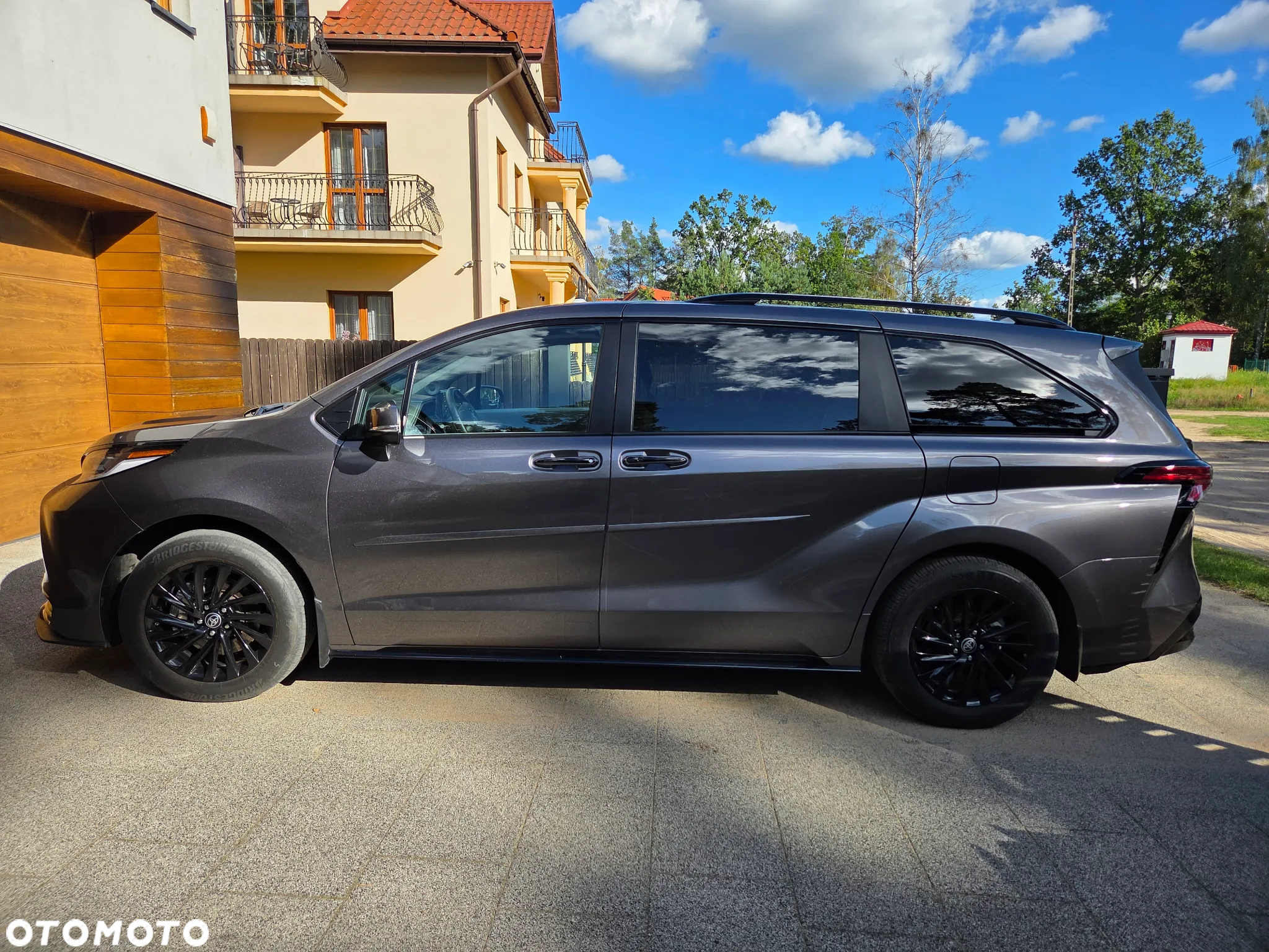 Toyota Sienna - 2