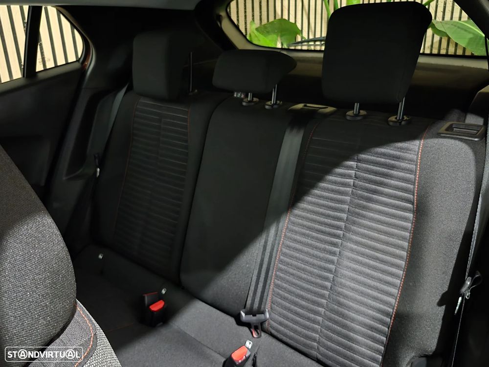 Peugeot 2008 1.2 PureTech Active Pack - 17