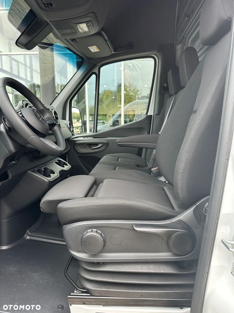 Mercedes-Benz Sprinter - 14