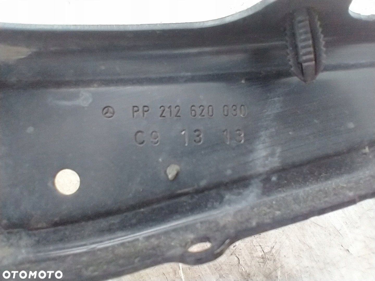 MERCEDES CLS W218 OKULAR LAMPY WZMOCNIENIE PASA PRAWY PRZÓD 2186200191 - 8