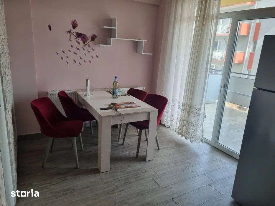 Apartament cu 3 camere, terasa de 25 mp, parcare, zona Razoare — fotografia 3