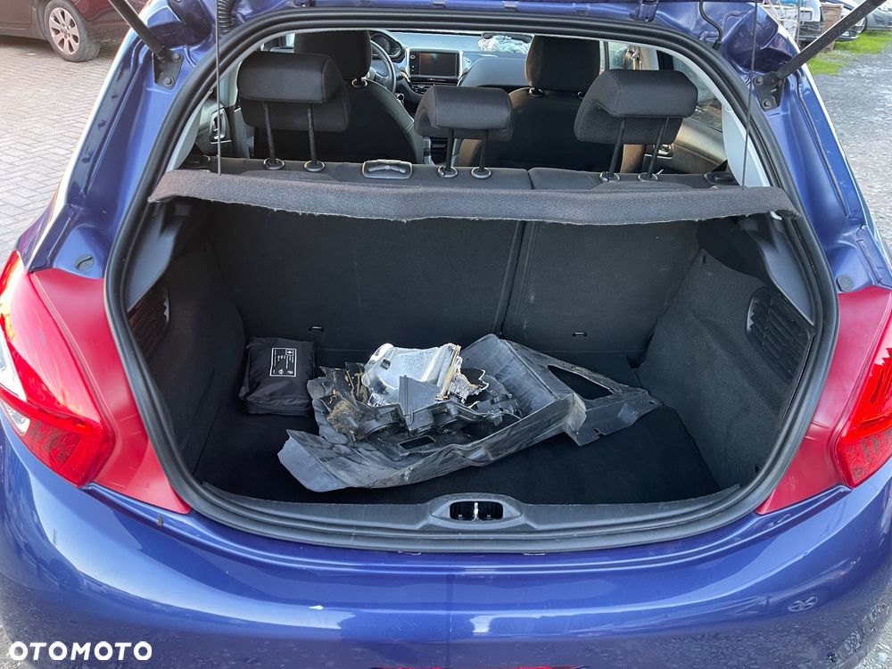 Peugeot 208 82 PureTech Style - 11