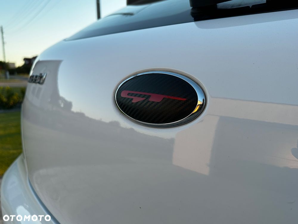 Kia ProCeed - 13