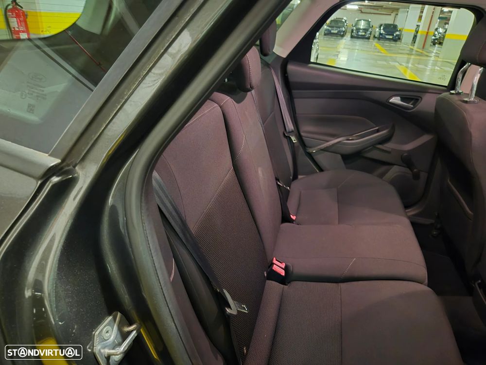 Ford Focus SW 1.5 TDCi EcoBlue Active - 27