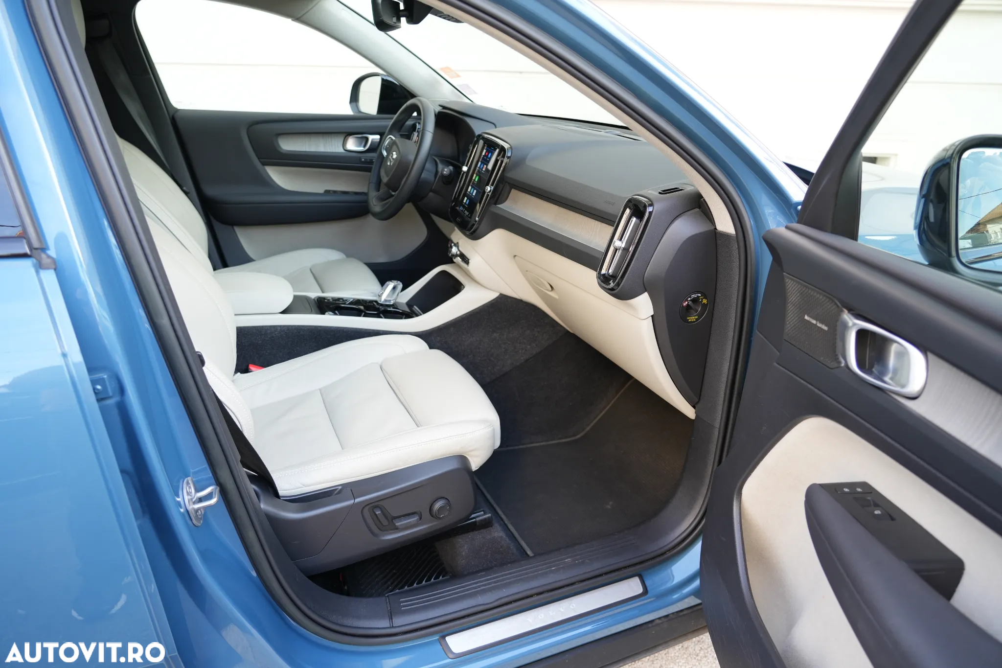 Volvo XC 40 B3 AT FWD MHEV Plus Dark - 13