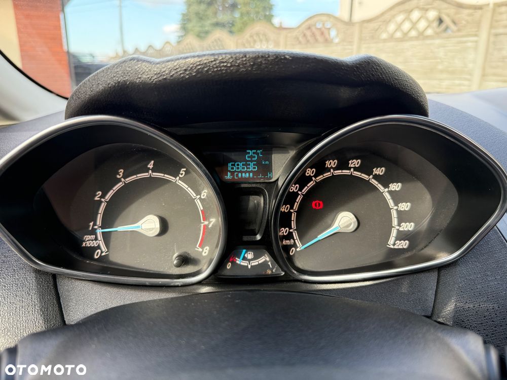 Ford Fiesta - 25