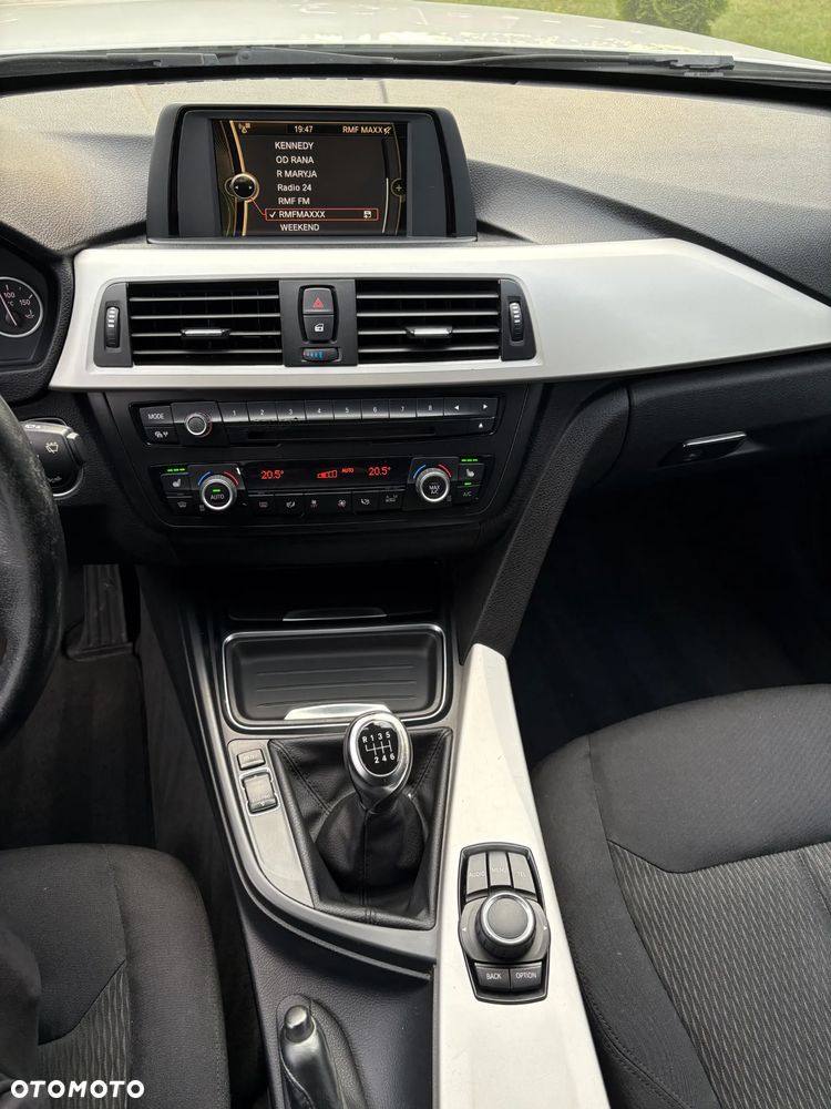 BMW Seria 3 318d Blue Performance Sport Line - 19