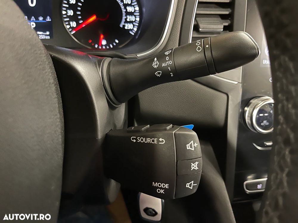 Renault Megane TCe EDC Zen - 22