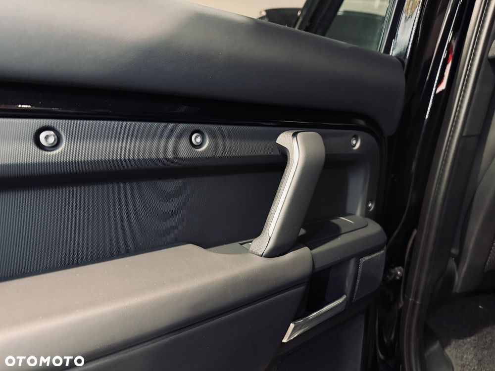 Land Rover Defender 2.0 D240 HSE - 31