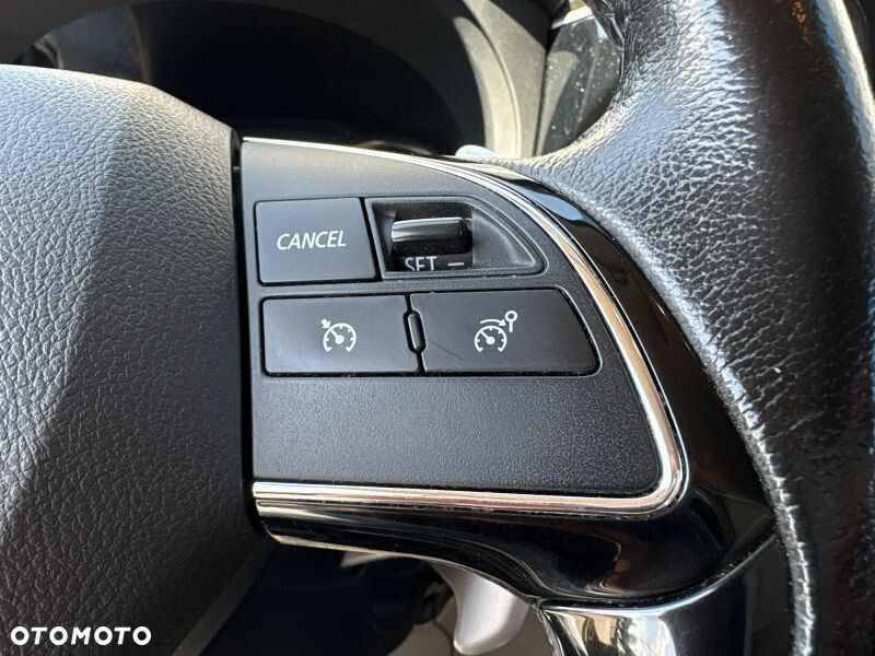 Mitsubishi Outlander 2.0 Instyle + 4WD CVT - 28