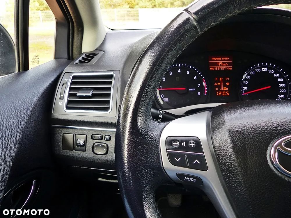 Toyota Avensis 1.8 Premium - 31