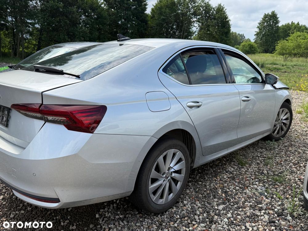 Skoda Octavia 2.0 TDI Selection DSG - 2