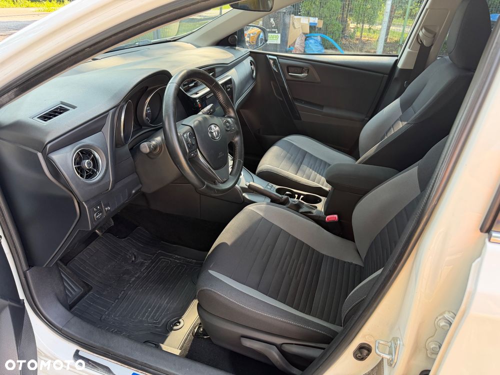 Toyota Auris Hybrid 135 Premium - 11