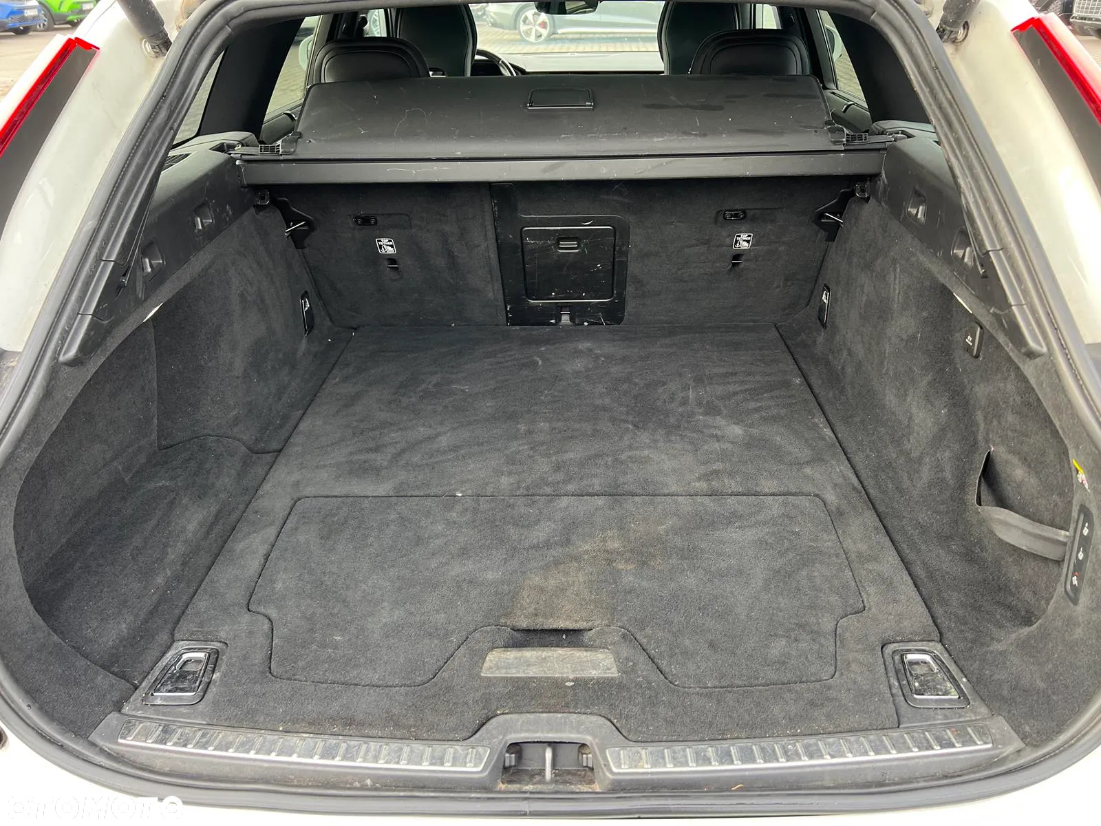 Volvo V90 Cross Country D5 AWD Pro - 28