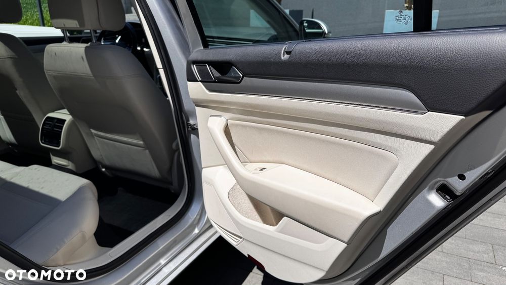 Volkswagen Passat 2.0 TDI SCR (BlueMotion Technology) DSG Comfortline - 12