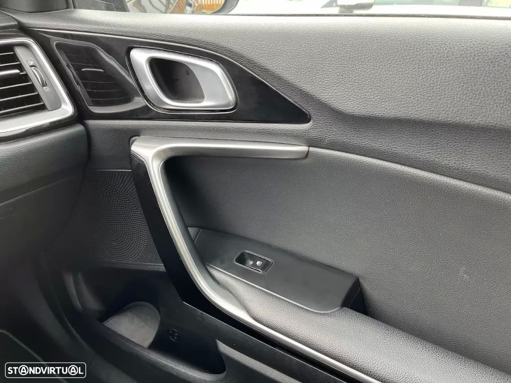 Kia XCeed 1.6 GDi PHEV Drive - 27