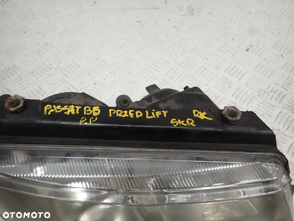 LAMPA PRAWY PRZÓD VW PASSAT B5 przed LIFT - 2