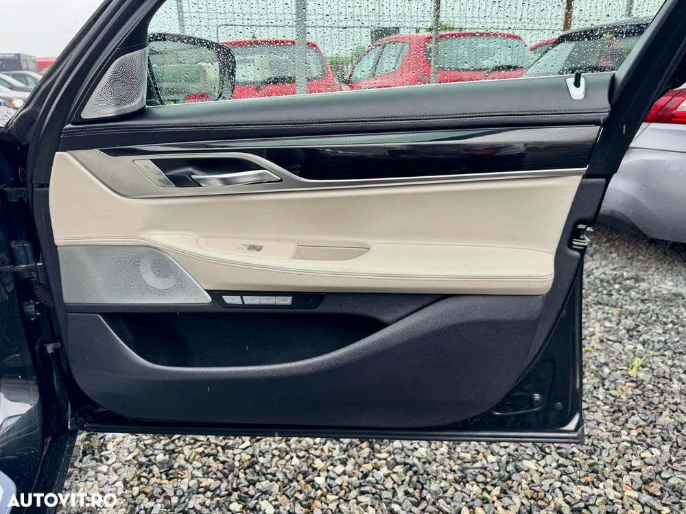 BMW Seria 7 730d xDrive - 32