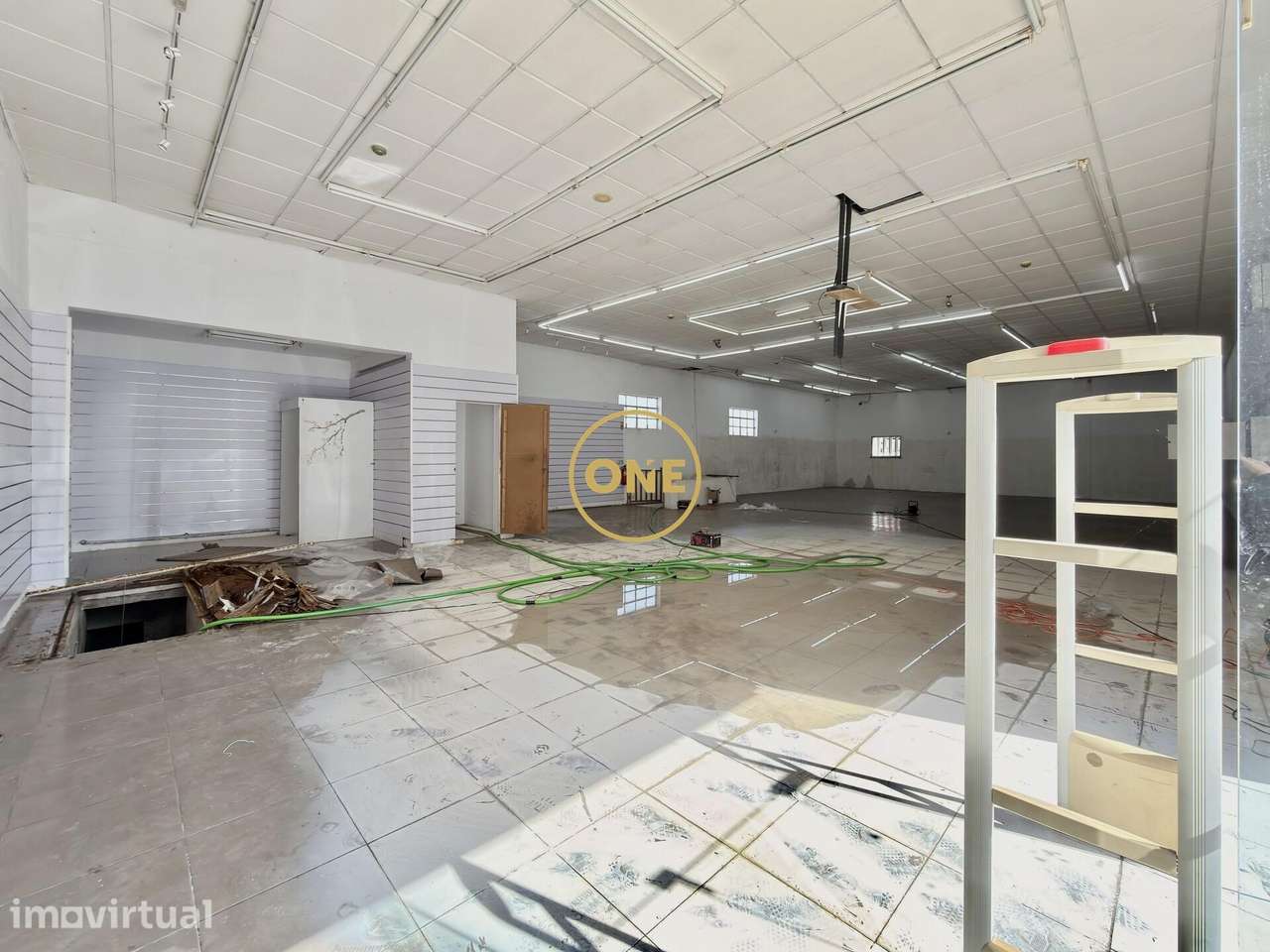 Imóvel comercial com 340 m2 no centro de Torres Vedras - Grande imagem: 4/17