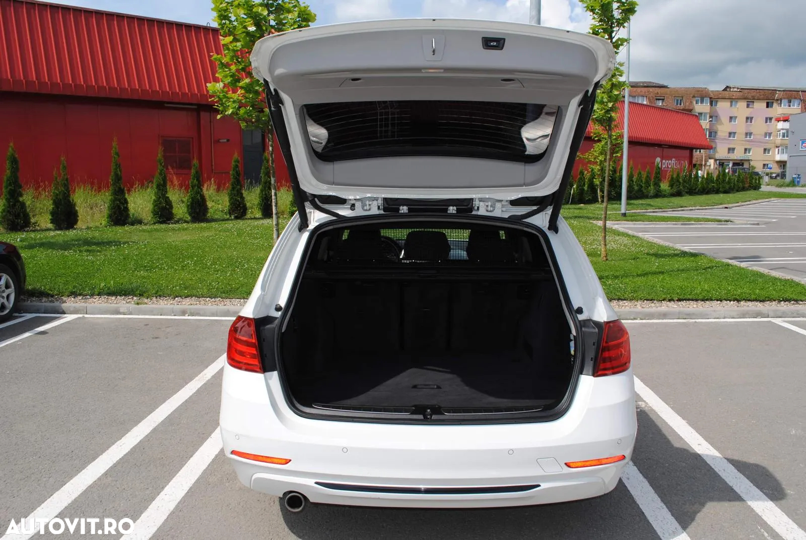 BMW Seria 3 320d Touring Aut. - 13