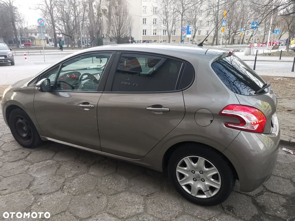 Peugeot 208 - 23