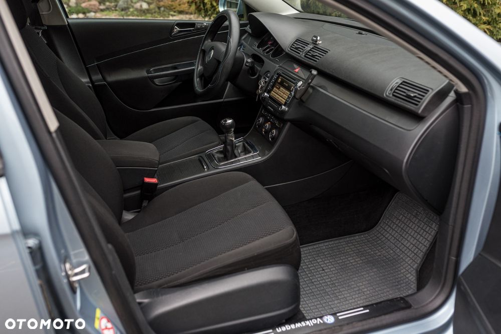 Volkswagen Passat 1.6 FSI Comfortline - 8