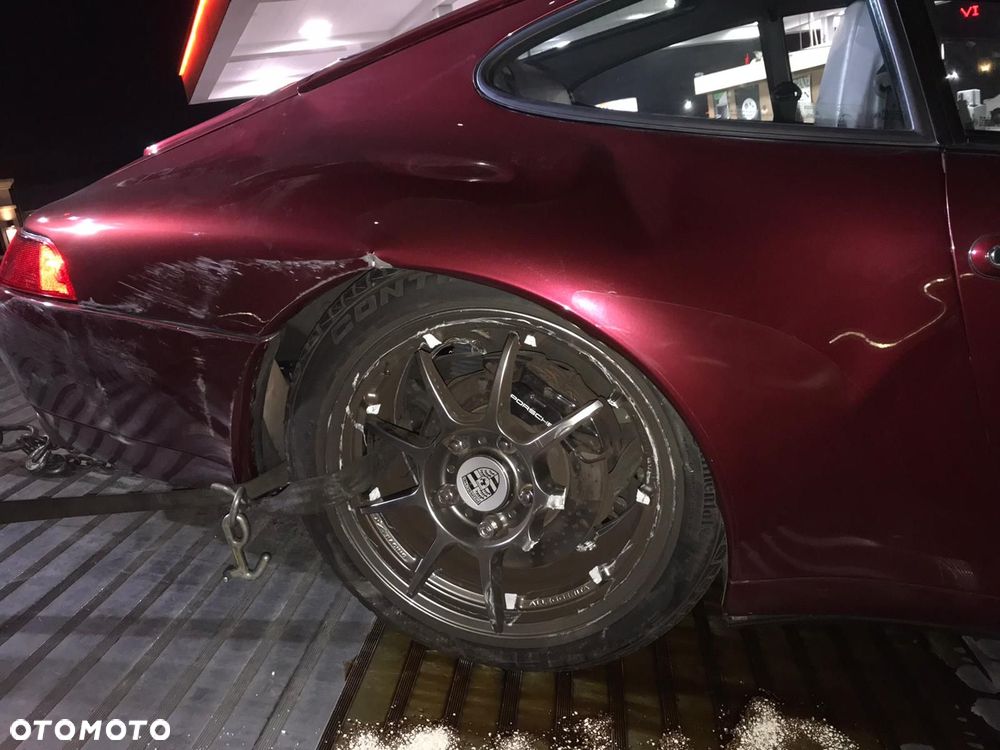 Porsche 911 Carrera - 12