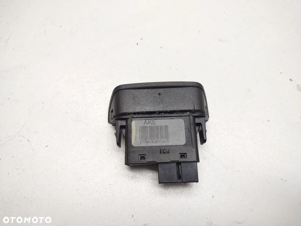 WŁĄCZNIK ŚWIATEŁ AWARYJNYCH 93790-3U010 KIA SPORTAGE III 2010-2015r.  ORYGINAŁ - 3
