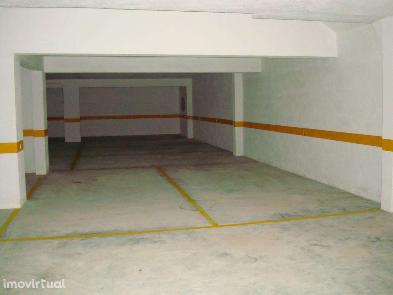 Parqueamento para mota e carro - Grande imagem: 2/5