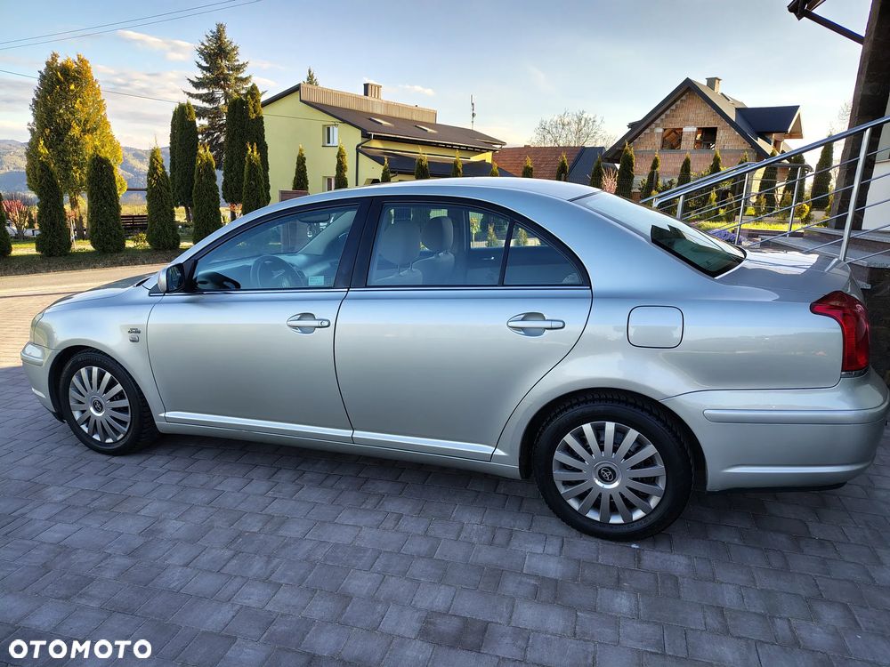 Toyota Avensis 2.0 D-4D Sol Plus - 1