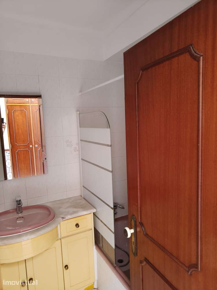 Apartamento T3 com 100 m², duas varandas e lareira no Montijo - Grande imagem: 4/22