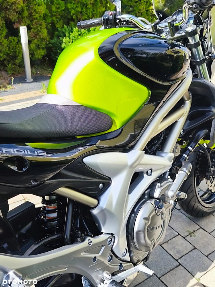 Suzuki Gladius - 5