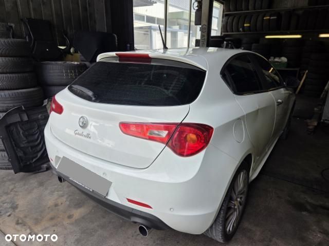 Alfa Romeo Giulietta 2012 photo 2